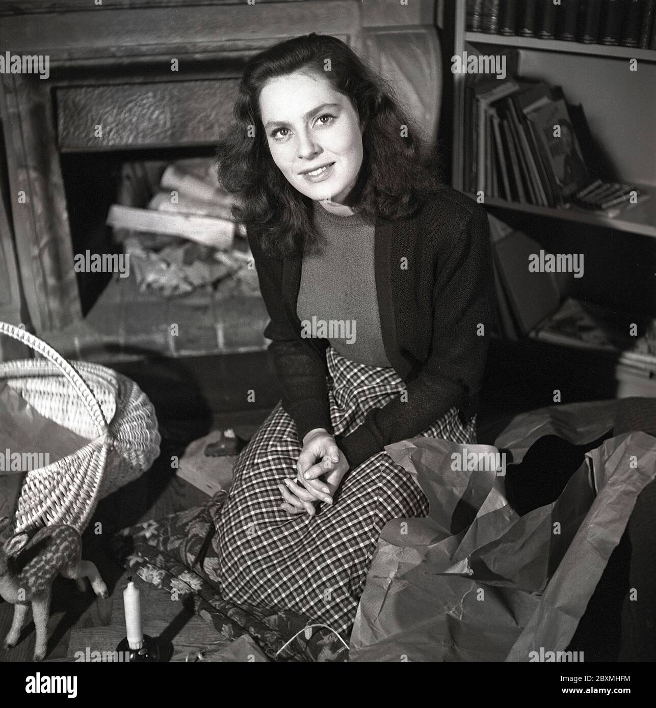 Celebrite Né Le 29 Decembre Viveca Lindfors. Né le 29 1920 décembre au 25 octobre 1995. Scène et  actrice américaine de scène suédoise. Photos à la maison en décembre 1943  où elle passe noël. Suède. Kristoffersson réf. F34-6 Photo Stock - Alamy