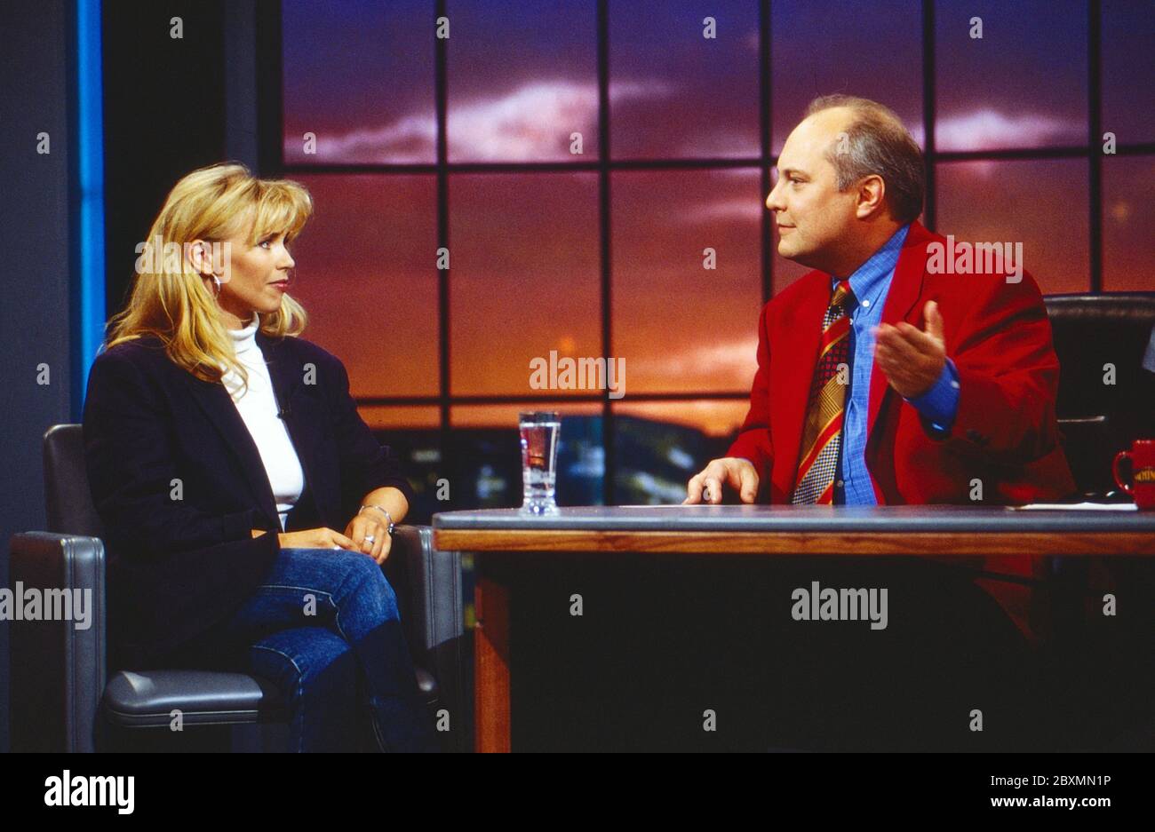 RTL Nachtshow, émission nocturne, Deutschland 1994 - 1995, Talkgast Tina Ruland im Gespräch mit Moderator Thomas Koschwitz Banque D'Images