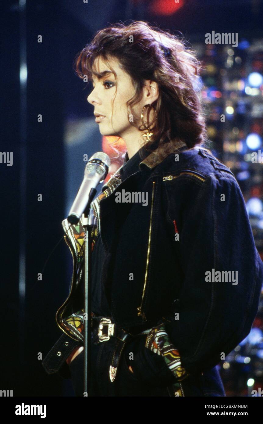 Die Spielbude, Unterhaltungsshow, Deutschland 1982 - 1989, Gaststar: Popsängerin Sandra Cretu Banque D'Images Die Spielbude, Unterhaltungsshow, Deutschland 1982 - 1989, Gaststar: Popsängerin Sandra Cretu Banque D'Images