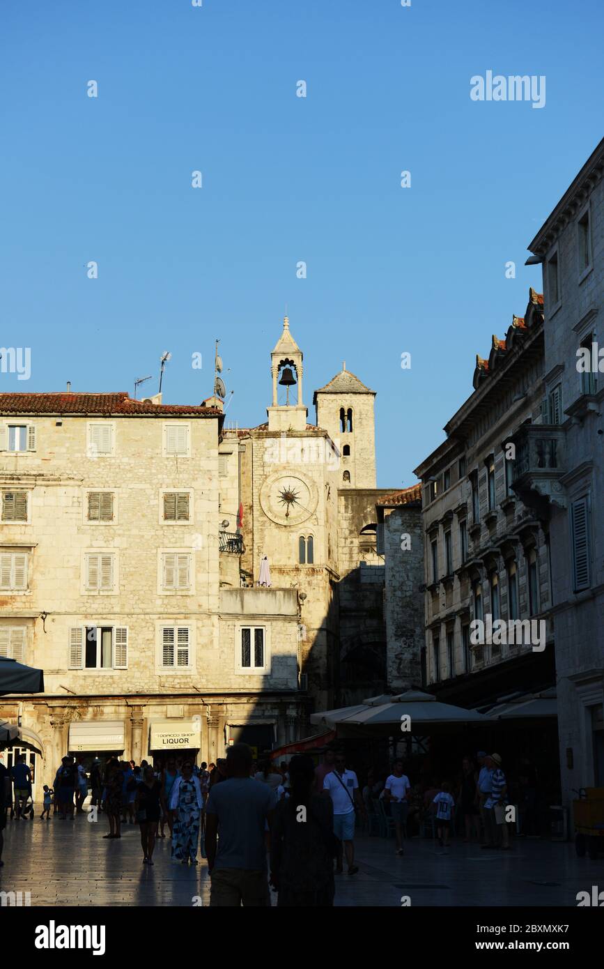 Place du peuple ou Pjaca au coeur du palais des Dioclétiens à Split, Croatie. Banque D'Images