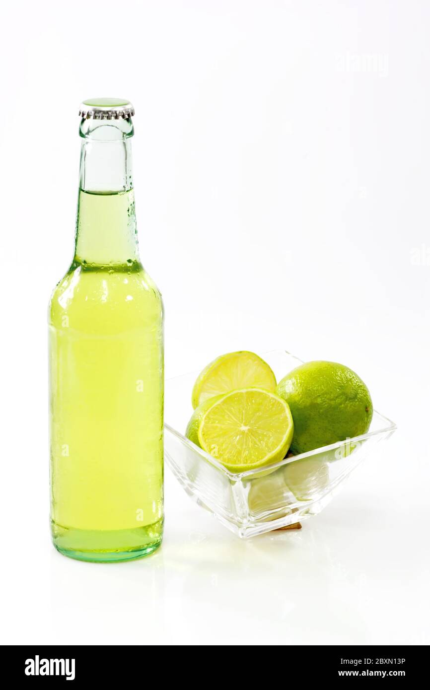 bouteille de bière au citron vert Banque D'Images