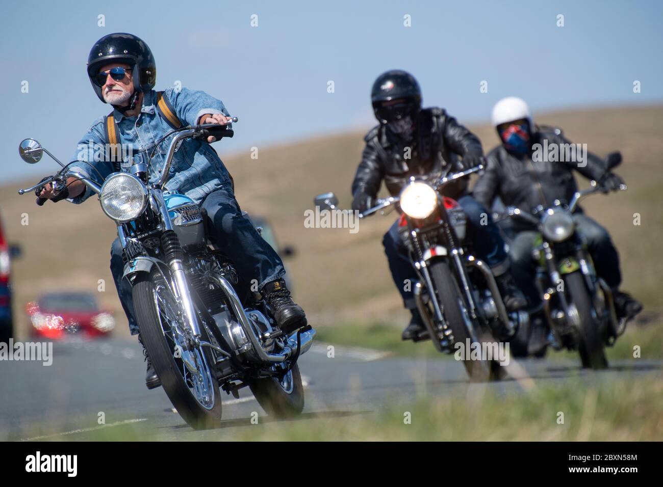 Les motocyclistes qui empruntent la B6255 Widdale Road entre Hawes et Ingleton, où ils font régulièrement la course. North Yorkshire, Royaume-Uni. Banque D'Images