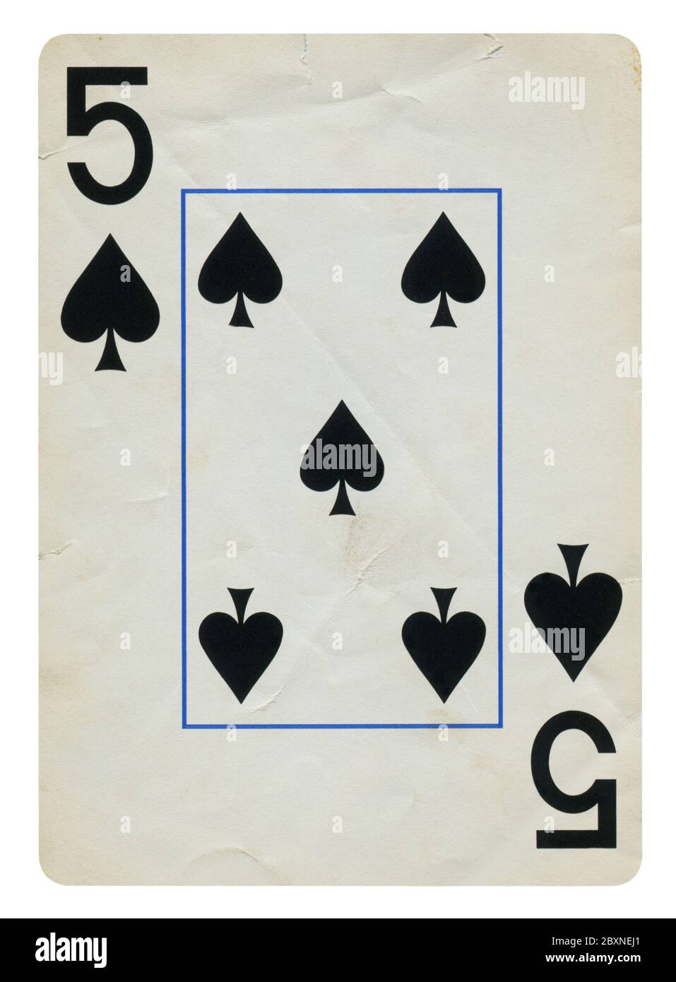 Cinq de pique Vintage playing card - isolated on white (chemin inclus) Banque D'Images