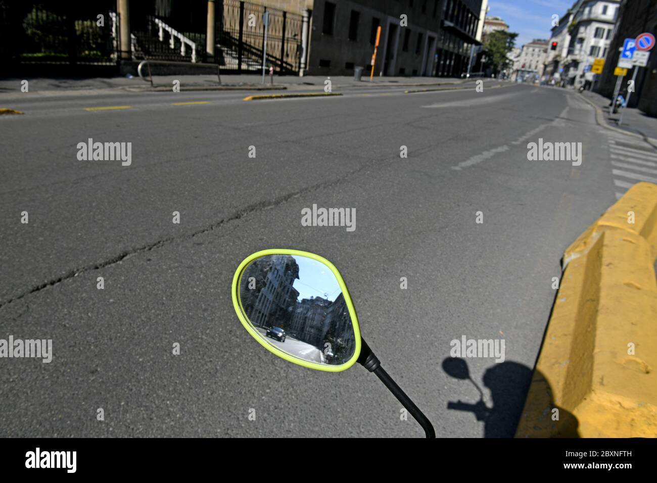 Des rues vides pendant le confinement dû à l'urgence du coronavirus, à Milan, en Italie. Banque D'Images