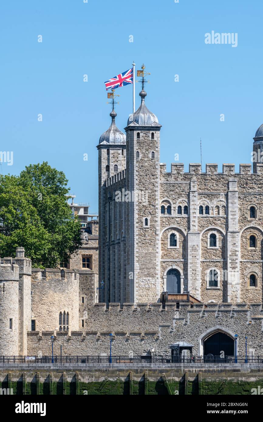 La Tour de Londres. Angleterre, Royaume-Uni. Une attraction touristique populaire et la maison des joyaux de la Couronne. Banque D'Images