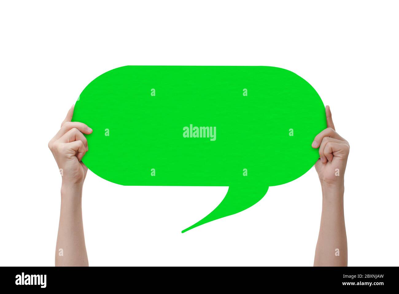 Main tenant une bulle de parole vide verte, isolée sur fond blanc avec un masque. Banque D'Images