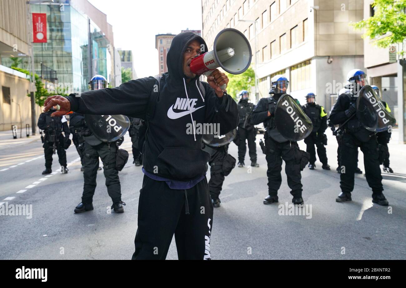 Montréal,Québec,Canada,le 7 juin 2020.la police intervient à la manifestation Black Lives Matter à Montréal.Credit:Mario Beauregard/Alamy News Banque D'Images