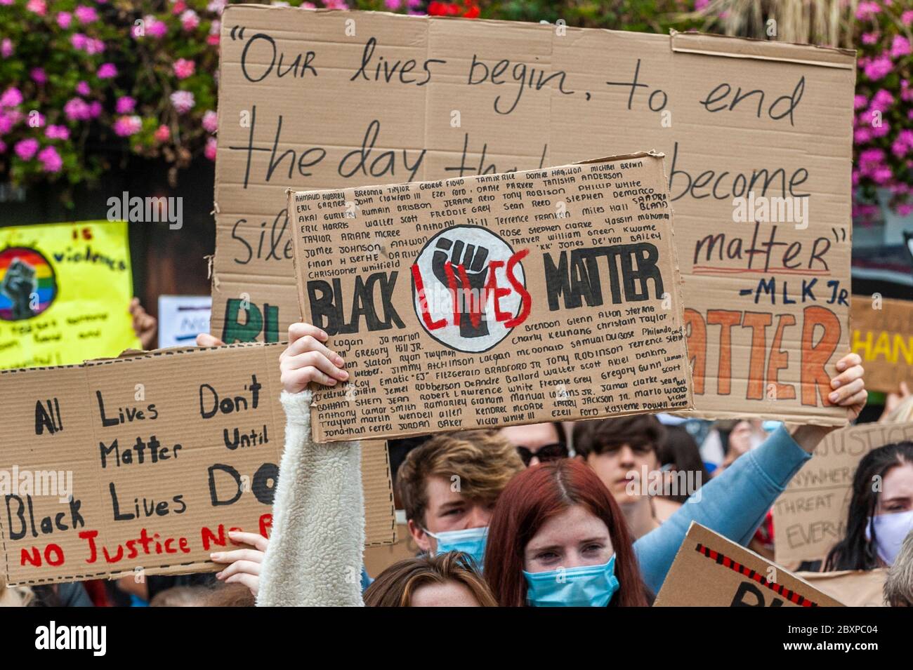 Cork, Irlande. 8 juin 2020. Entre 1,000 et 1,500 personnes se sont rassemblées aujourd'hui sur le Grand Parade sous la bannière Black Lives Matter pour protester contre le meurtre de l'homme noir non armé en Amérique, George Floyd. Crédit : AG News/Alay Live News Banque D'Images