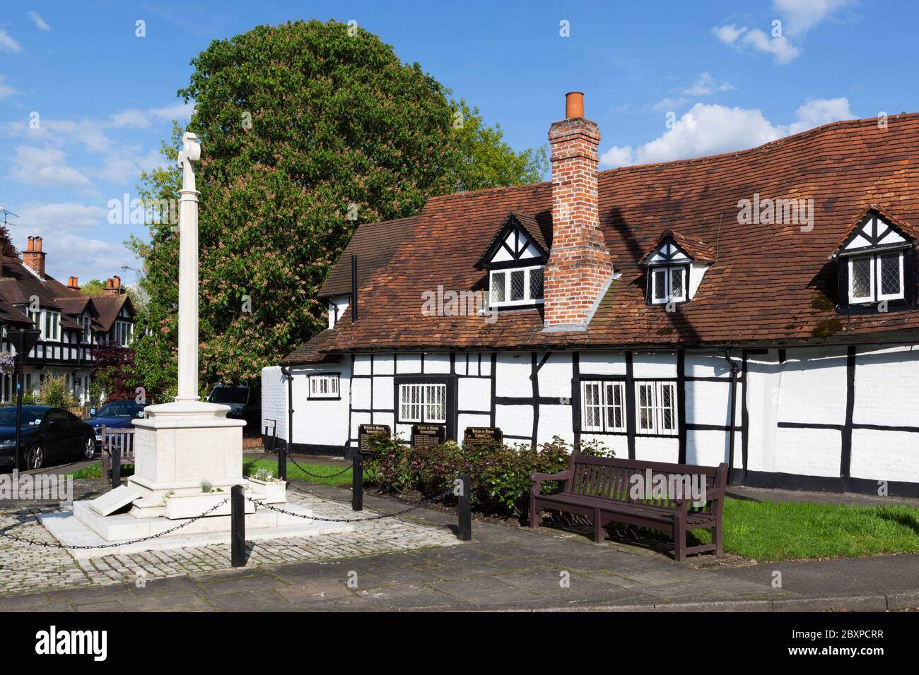 Le mémorial de guerre sur la High Street, Bray-on-Thames, Berkshire, Angleterre, Royaume-Uni Banque D'Images
