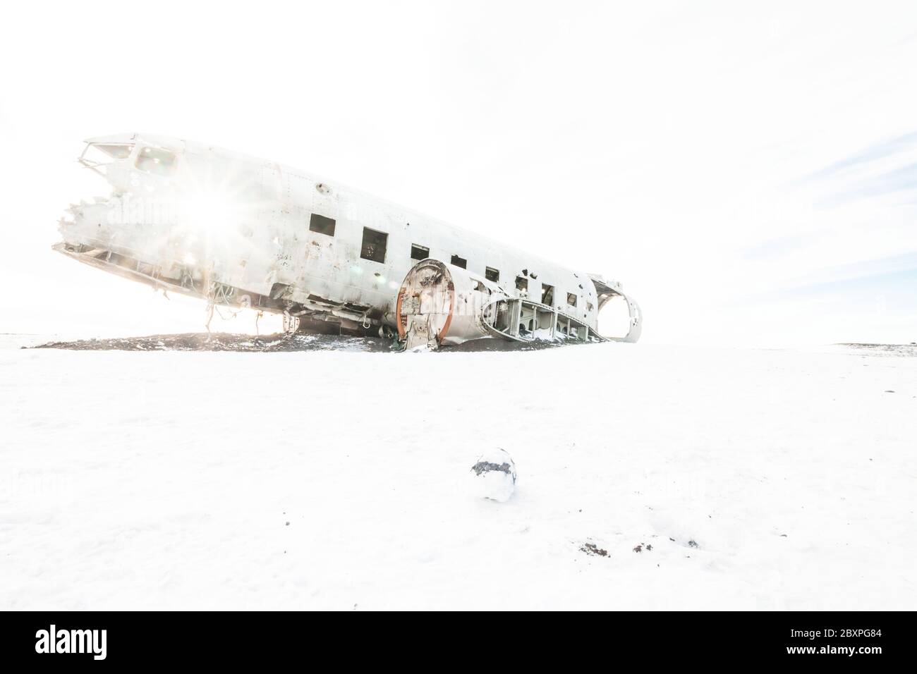 Solheimasandur l'avion vue sur l'épave pendant la neige d'hiver Banque D'Images