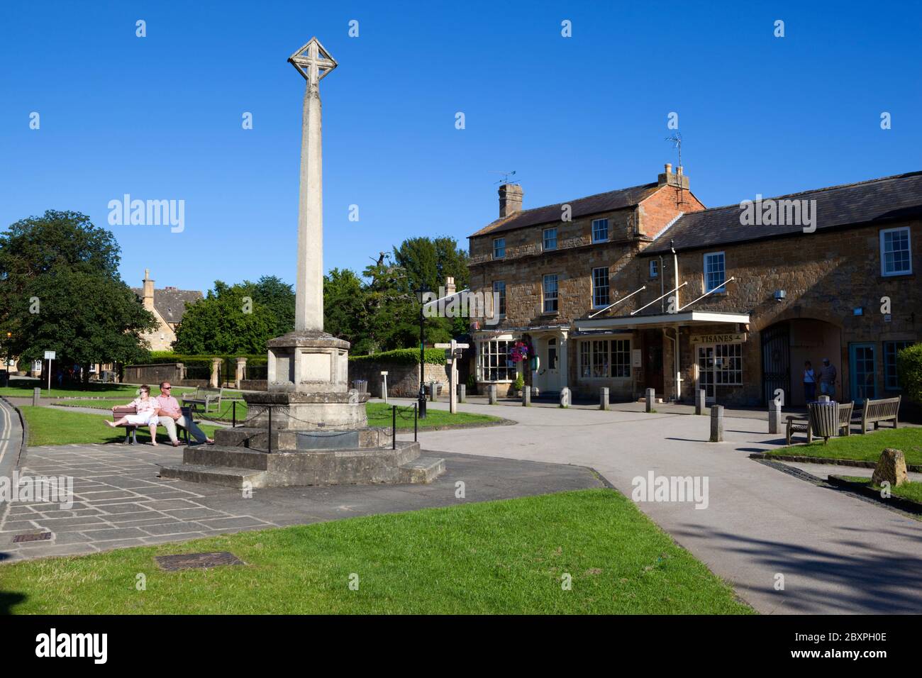 Mémorial de guerre sur la place du village, Broadway, Cotswolds, Worcestershire; Angleterre, Royaume-Uni Banque D'Images
