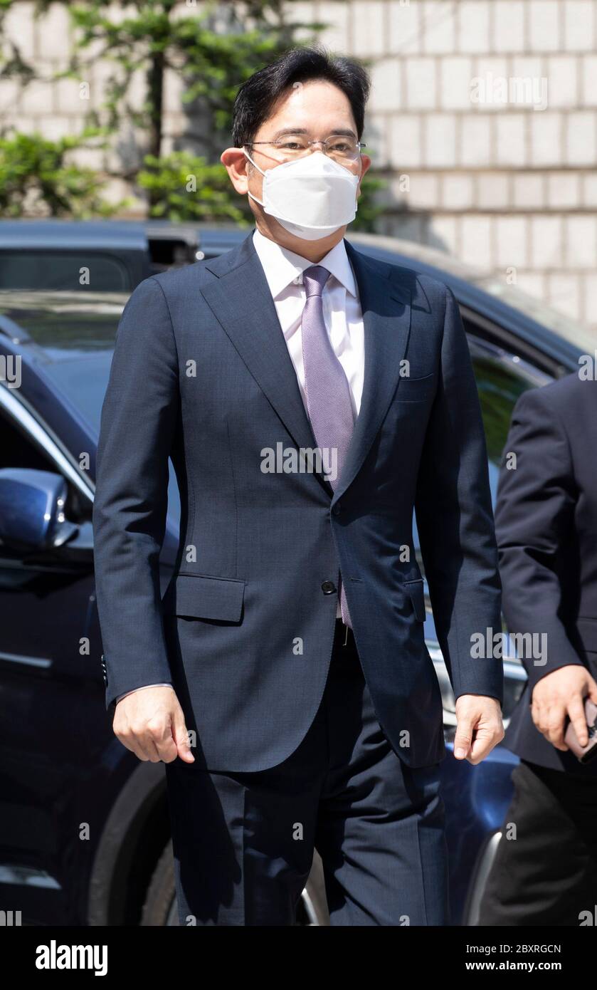 Séoul, Corée du Sud. 08 juin 2020. 8 juin 8 - Séoul, Corée du Sud : Lee Jae-Yong, (C), Vice-Président de Samsung Electronics, arrive au tribunal central de Séoul, en Corée du Sud, le 8 juin 2020. Lee a comparu devant le tribunal lundi, alors que le tribunal décide s'il devait être arrêté pour implication éventuelle dans des fusions et des fraudes comptables présumées. (Photo de Lee Young-ho/Sipa USA) crédit: SIPA USA/Alay Live News Banque D'Images
