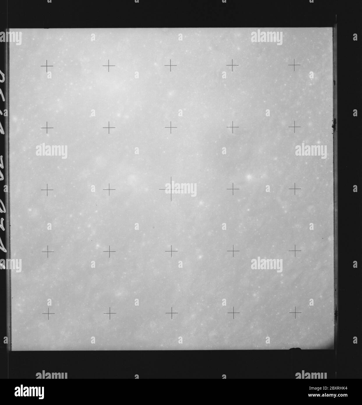 AS14-70-9741 - Apollo 14 - Apollo 14 image de la mission - vue de la surface lunaire au sud-ouest du cratère de Langrenus et à la limite est de la mer de fertilité.; portée et contenu: La base de données originale décrit ceci comme: Description: Vue de la surface lunaire au sud-ouest du cratère de Langrenus et à la limite est de la mer de fertilité (Mare Fecunditatis). Des images ont été prises sur la Révolution 26 de la mission Apollo 14. Le magazine original a été étiqueté Q, le type de film était 3400BW (Panatomic-X, noir et blanc), objectif de 80 mm avec une élévation du soleil de 86 degrés. L'échelle de photo approximative était de 1:1 Banque D'Images