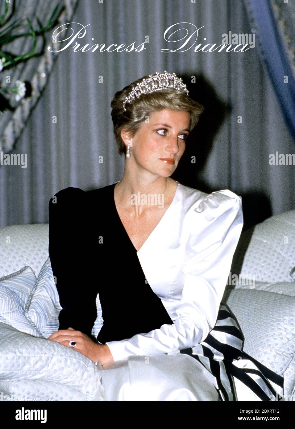 HRH la princesse Diana, princesse de Galles arrive pour dîner avec le roi Fahd au Palais du Prince héritier - Palais Royal, Riyad lors de sa visite royale de Sau Banque D'Images