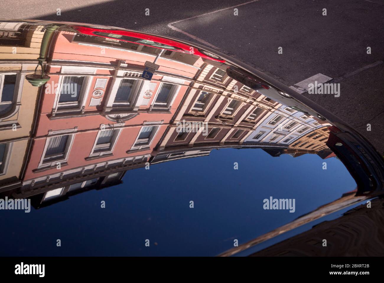 Maisons de style Wilhelminien sur Arndtstrasse dans le quartier de Suedstadt, miroir dans un capot, Bonn, Rhénanie-du-Nord-Westphalie, Allemagne. Gruenderzeithaeuse Banque D'Images