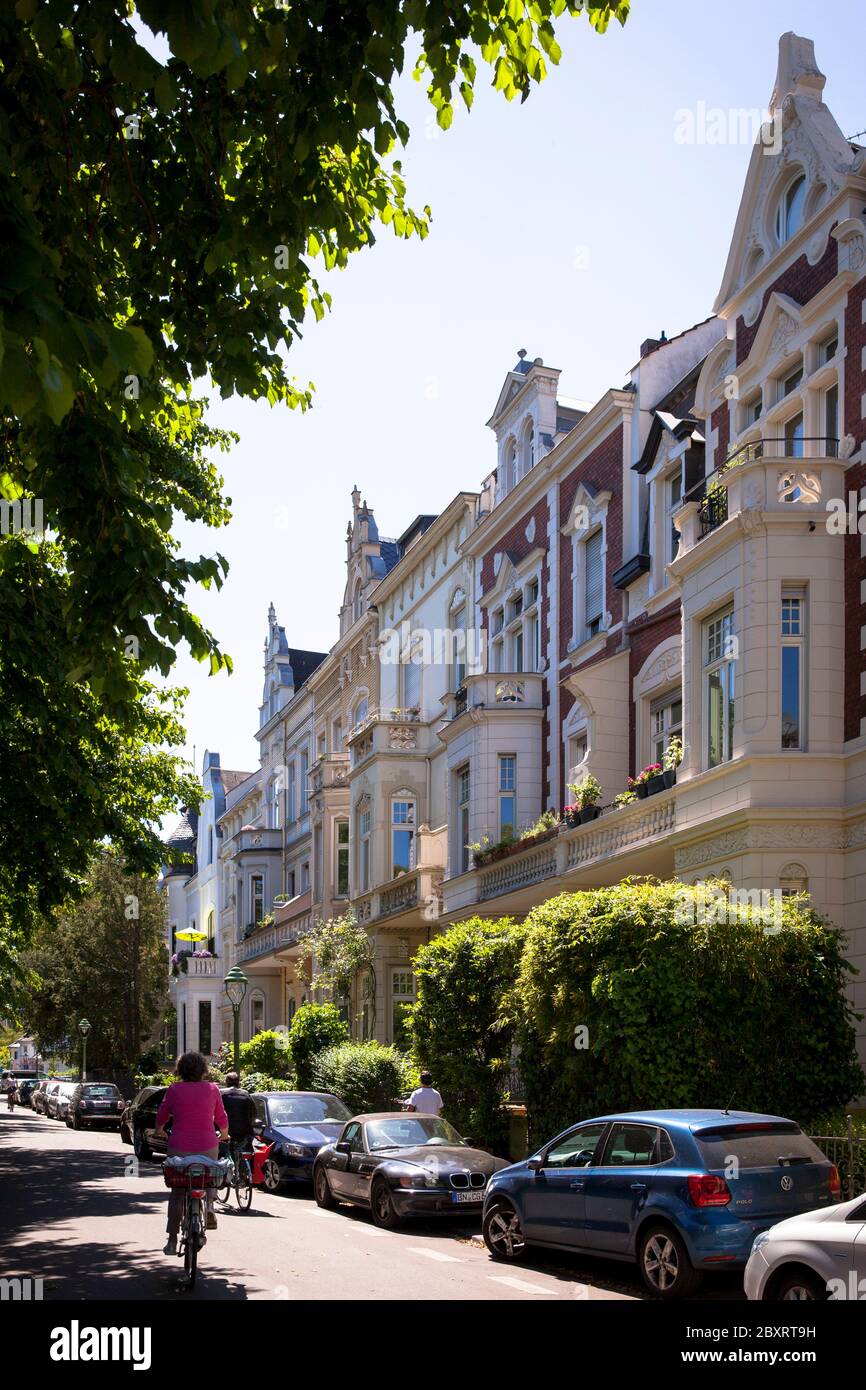 Maisons de style Wilhelminien dans la rue an der Elisabtehkirche dans le quartier de Suedstadt, Bonn, Rhénanie-du-Nord-Westphalie, Allemagne. Gruenderzeithaeuser Banque D'Images