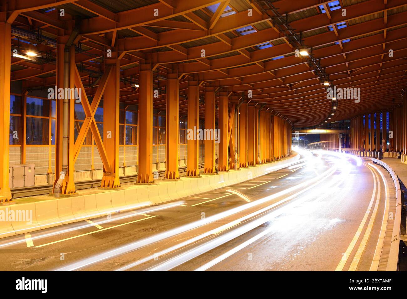 Trafic de nuit ville Banque D'Images