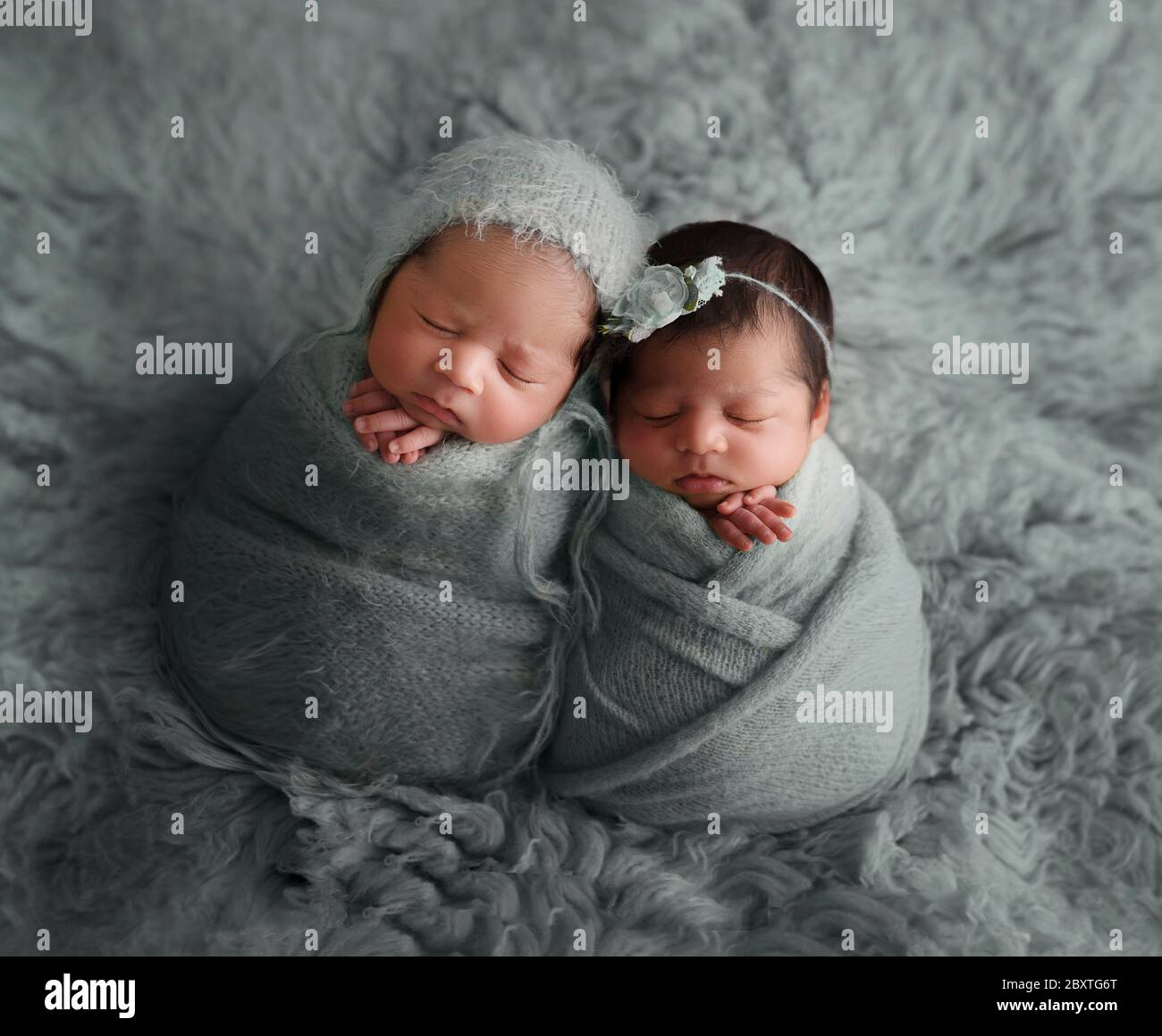 De Beaux Bebes Apres La Naissance Sur La Moite Photo Stock Alamy