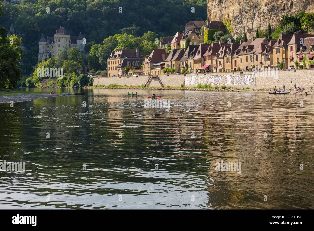 La RoqueGageac, Dordogne, France 13 août 2019 Canoëkayak sur la — free download