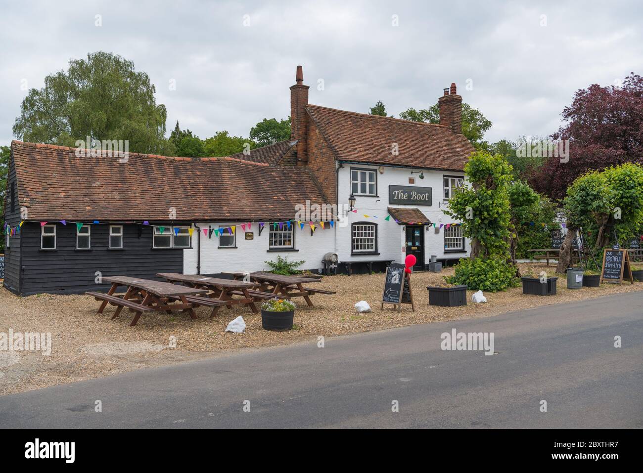 The Boot at Sarratt, pub et restaurant de campagne traditionnel dans le village de Sarratt, Hertfordshire, Angleterre, Royaume-Uni Banque D'Images