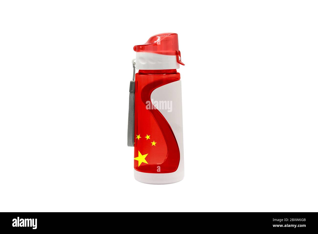 Bouteille d'eau de sport Chine avec drapeau sur la bouteille et isolé sur un fond blanc. Concept de mode de vie sain. Banque D'Images