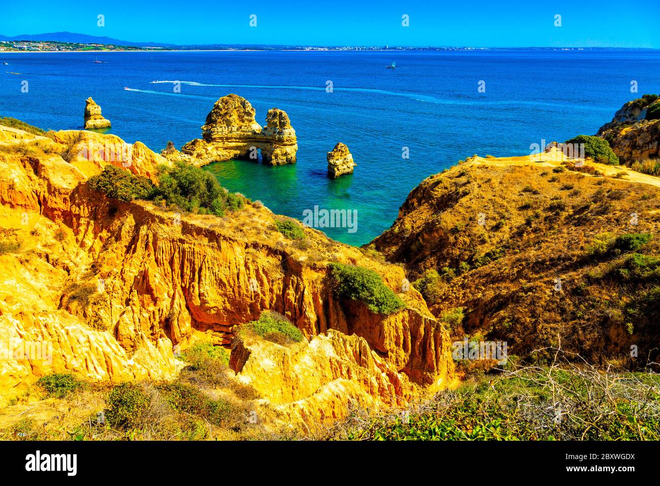 Belles ciffs de sable le long de l'Algarve Ocean Coast neer Lagos ville, Portugal Banque D'Images