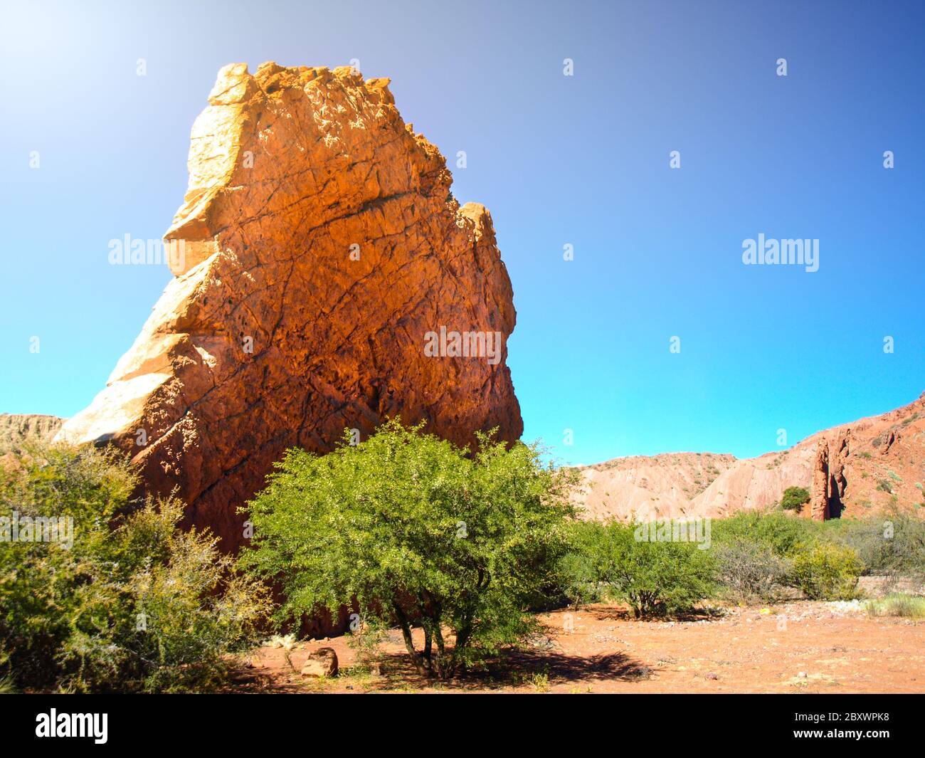Puerta del Diablo, alias Devils Gate, formation de roches rouges dans la Quebrada de Palmira sèche près de Tupiza, Andes boliviennes, Amérique du Sud. Banque D'Images