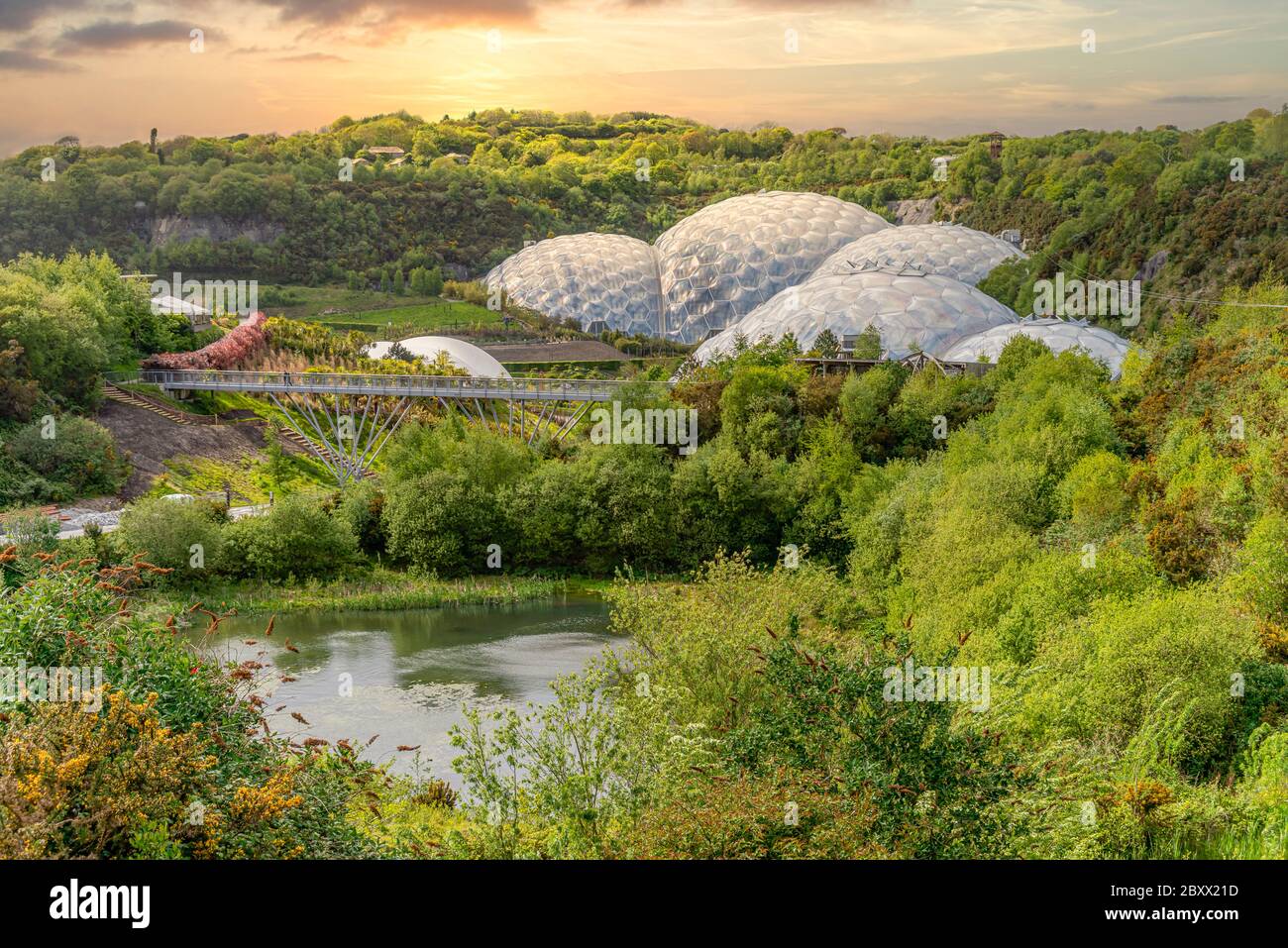 Vue sur le projet Eden composé dans Cornwall, England, UK Banque D'Images