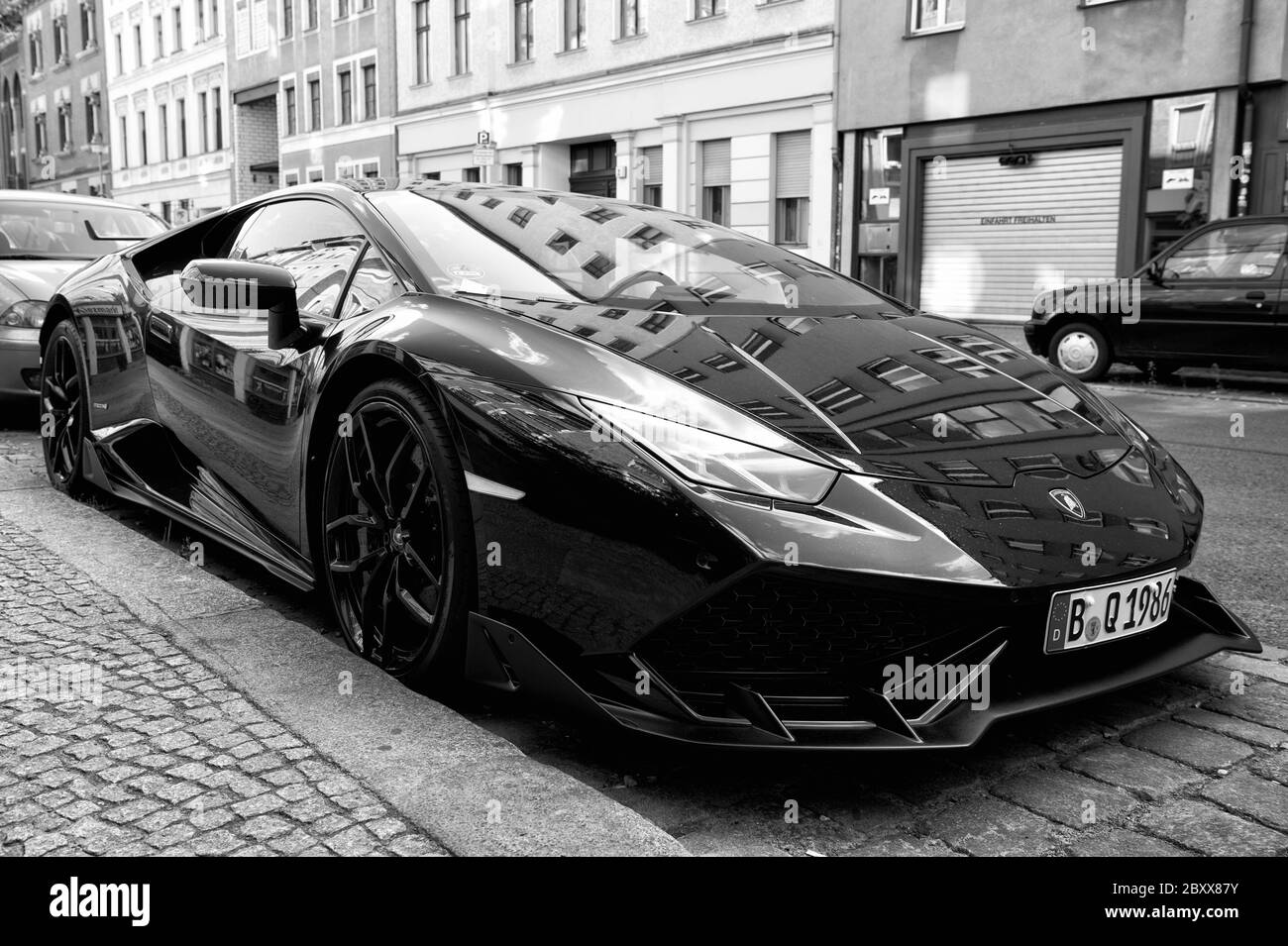 Hambourg, Allemagne-27 juillet 2019: Supercar Lamborghini Huracan LP 610-4 couleur noire garée dans la rue à Hambourg, Allemagne . Lamborghini est célèbre voiture de marque automobile chère Banque D'Images