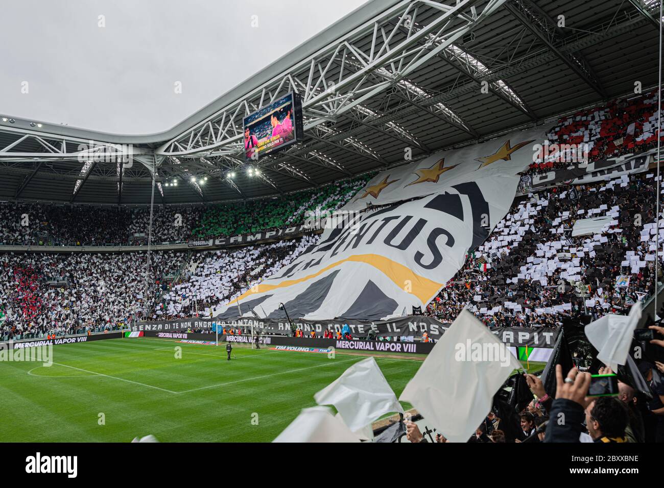Drapeau Juventus Officiel 100x140 Cm - 100% Polyester Léger