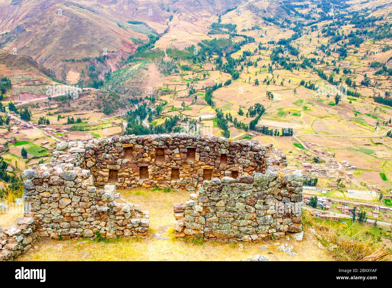 La forteresse inca ruine Pisaq dans la vallée sacrée de la rivière Urubamba, Pérou, Amérique du Sud. Banque D'Images