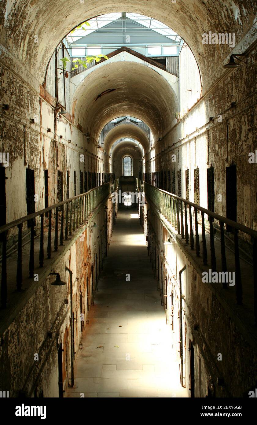 Une ancienne prison historique bloc cellulaire Banque D'Images