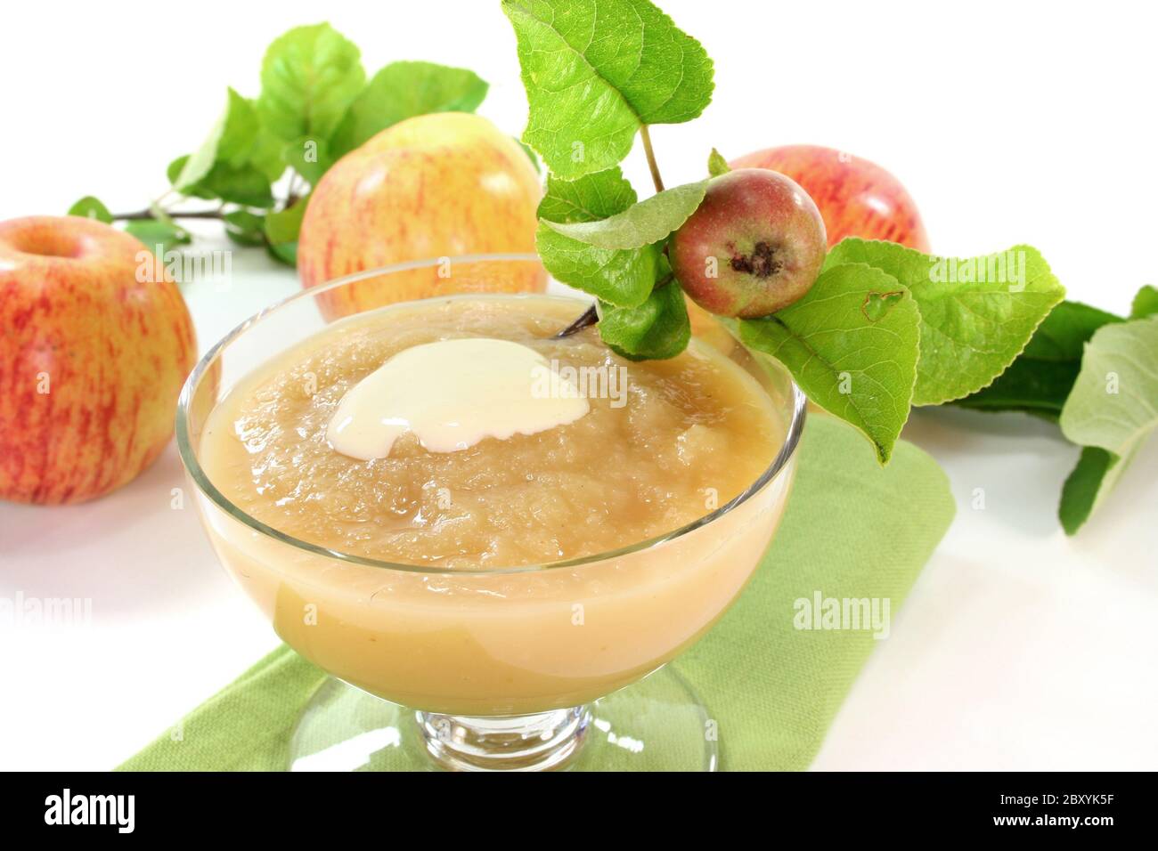 La compote avec de la sauce à la vanille Banque D'Images