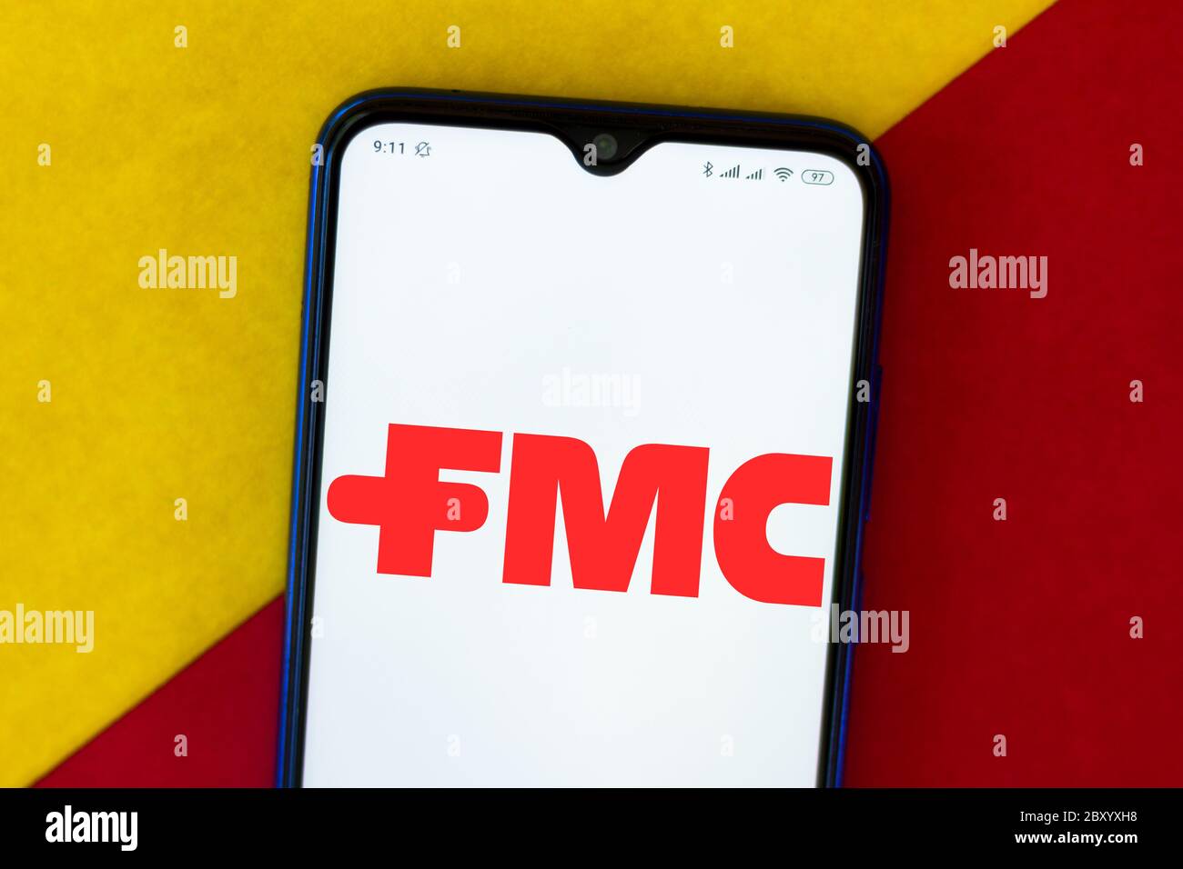 Sur cette photo, le logo FMC Corporation apparaît sur un smartphone. Banque D'Images