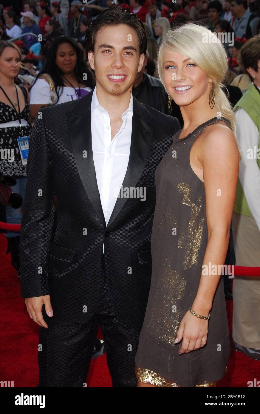 Apolo Anton Ohno et Julianne Hough à la première mondiale « Pirates des Caraïbes : à la fin du monde » qui s'est tenue à Disneyland à Anaheim, en Californie. L'événement a eu lieu le Satuday, le 19 mai 2007. Photo par: SBM / PictureLux - référence du fichier # 34006-5242SBMPLX Banque D'Images