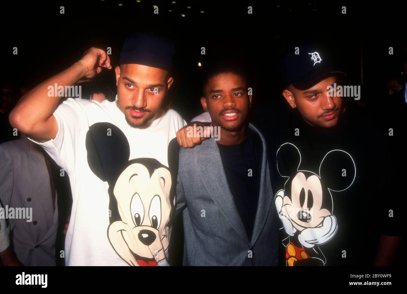 Los Angeles, Californie, États-Unis 2 octobre 1995 (L-R) réalisateur/producteur Albert Hughes, acteur Larenz Tate et réalisateur/producteur Allen Hughes assistent à la première des présidents de Buena Vista Pictures « Dead Presidents » le 2 octobre 1995 au DGA Theatre de Los Angeles, Californie, États-Unis. Photo par Barry King/Alay stock photo Banque D'Images