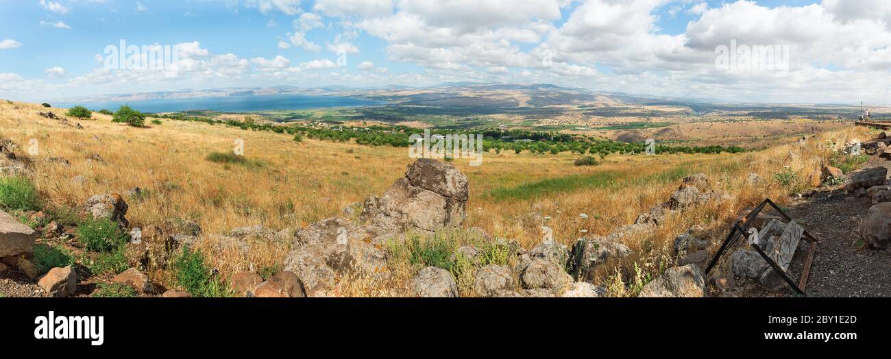 Paysage sur les hauteurs du Golan contre le ciel bleu en Israël Banque D'Images