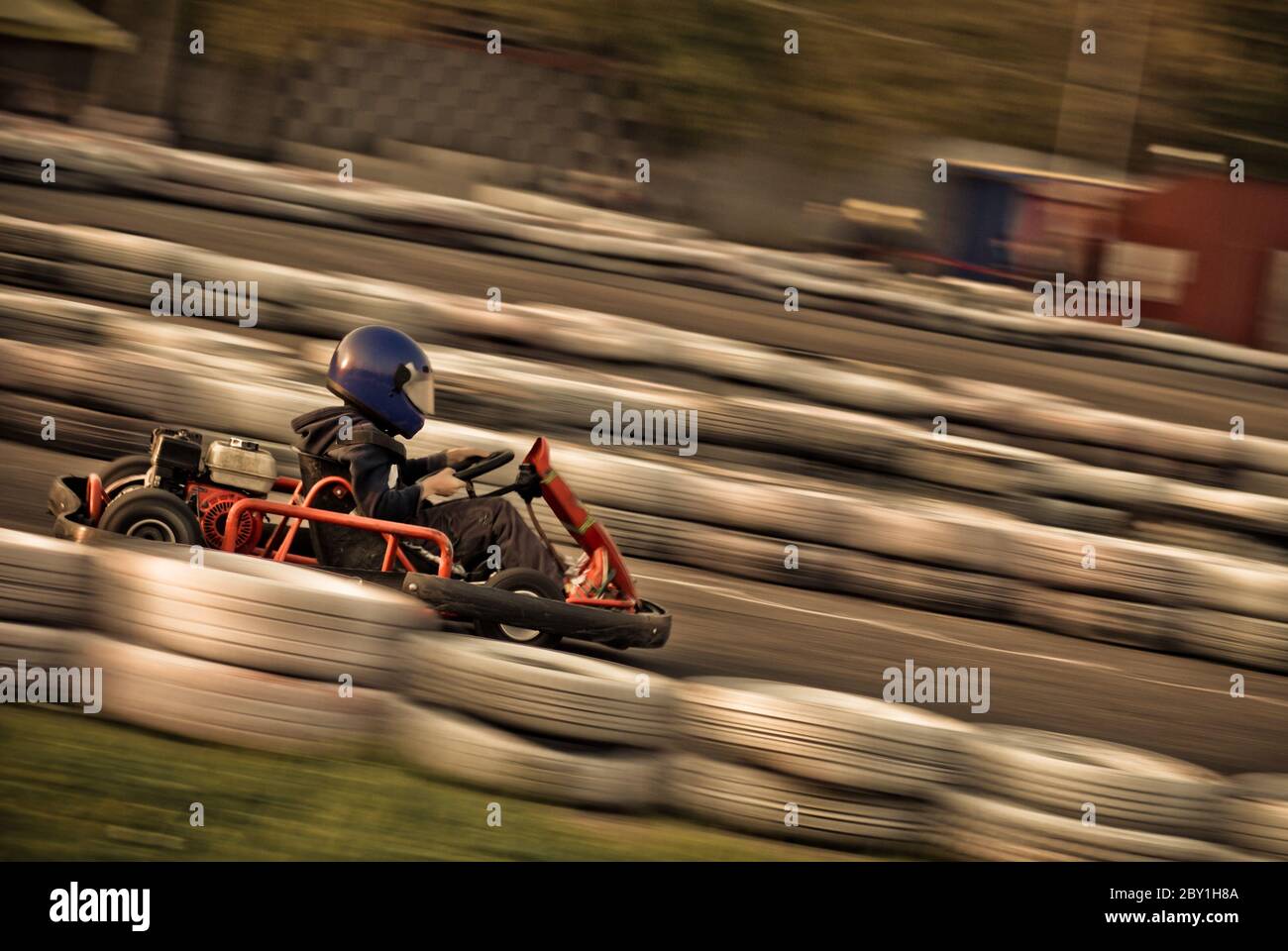 Go Kart racing sur le circuit Banque D'Images