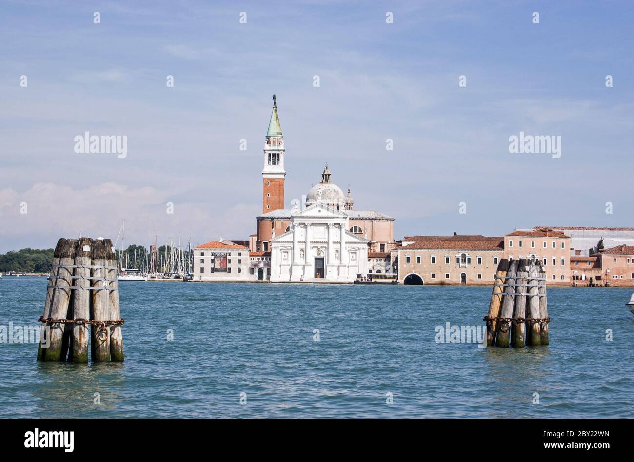 Vue sur le Bacino di San Marco vers l'île de San Giorgio Maggiore, Venise. Banque D'Images