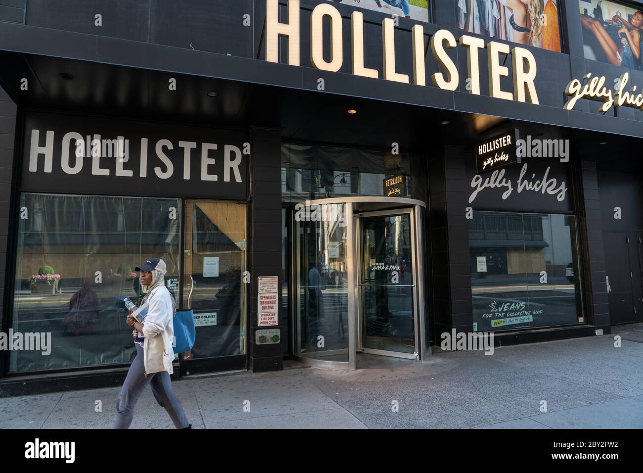 hollister west quay opening times