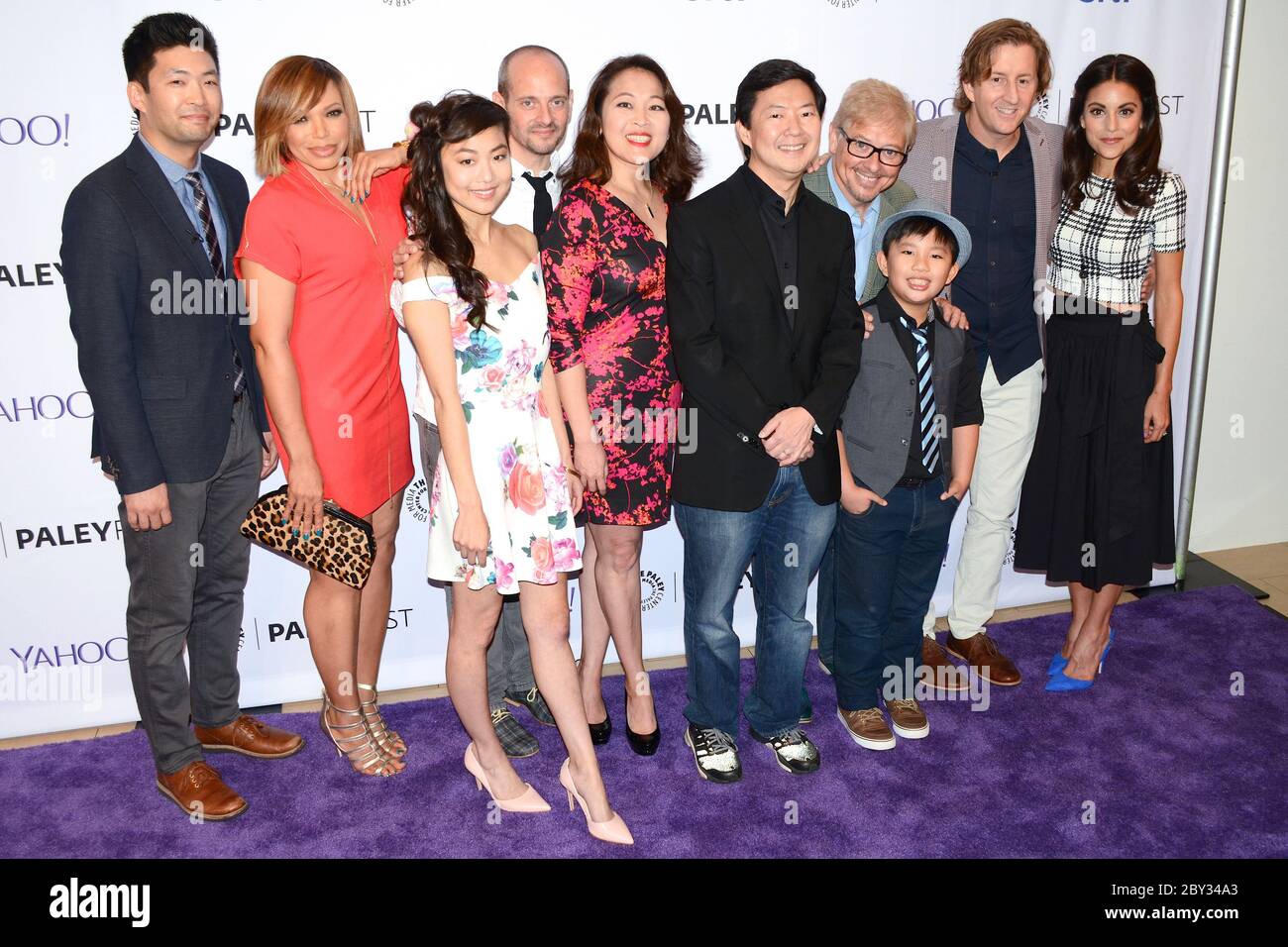 12 septembre 2015, Beverly Hills, Californie, États-Unis: Phil Yu, Tisha Campbell-Martin, Kristie Marie Yu, Jonathan Slavin, Suzy Nakamura, Ken Jeong, Dave Foley, Albert Tsai, Mike Sikowitz et Kate Simses assistent à la prédiffusion télévisée d'automne 2015 du PaleyFest de 'Dr. Ken'' au Paley Center for Media. (Image crédit : © Billy Bennight/ZUMA Wire) Banque D'Images