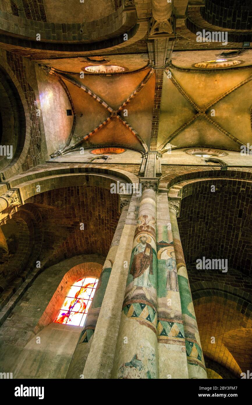 Basilique Saint Julien. Église romane en haute Loire, Auvergne-Rhône-Alpes, France. Banque D'Images