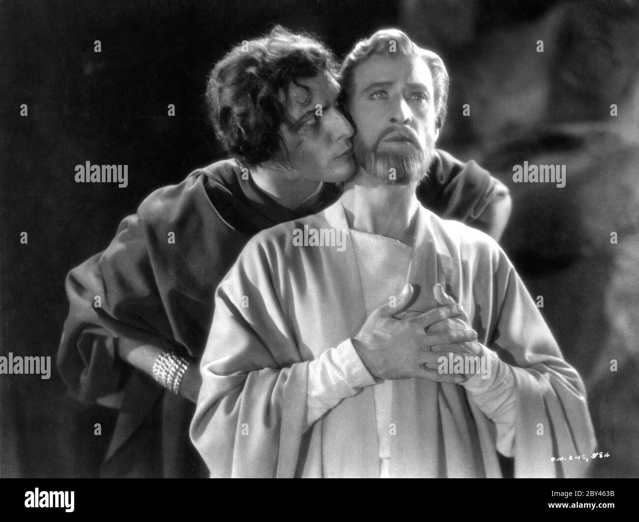 JOSEPH SCHILDKRAUT comme Judas et H.B. WARNER comme Jésus Christ trahison par un baiser dans le jardin de Gethsémané dans LE ROI DES ROIS 1927 réalisateur CECIL B. Demille écrivain JEANIE MACPHERSON Silent film Demille Pictures Corporation / Producer's Distributing Corporation (PDC) Banque D'Images