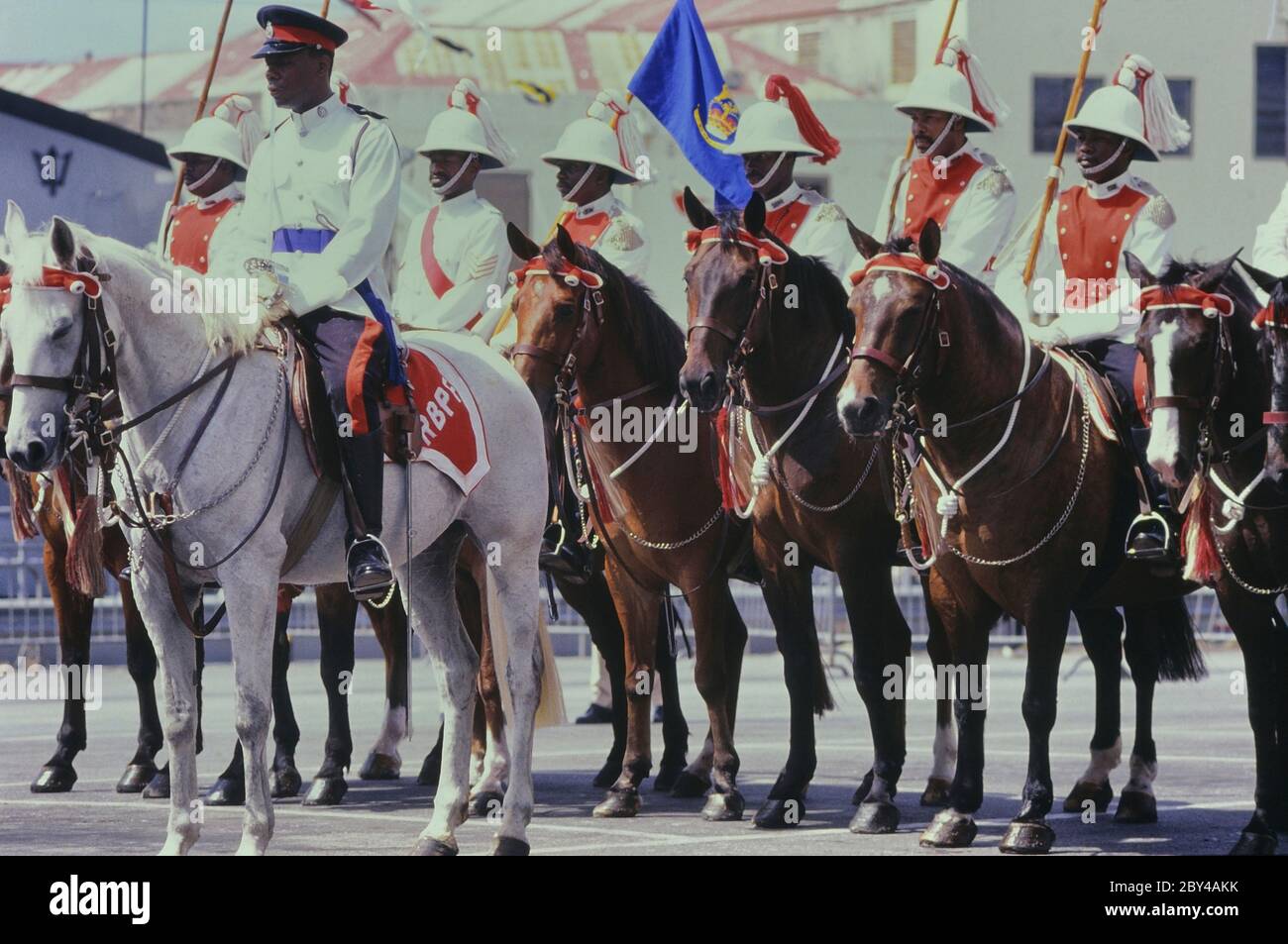 Montée de la Force de police royale de la Barbade, assister au 350e anniversaire du Parlement de la Barbade, Bridgetown, Barbade, Caraïbes Banque D'Images