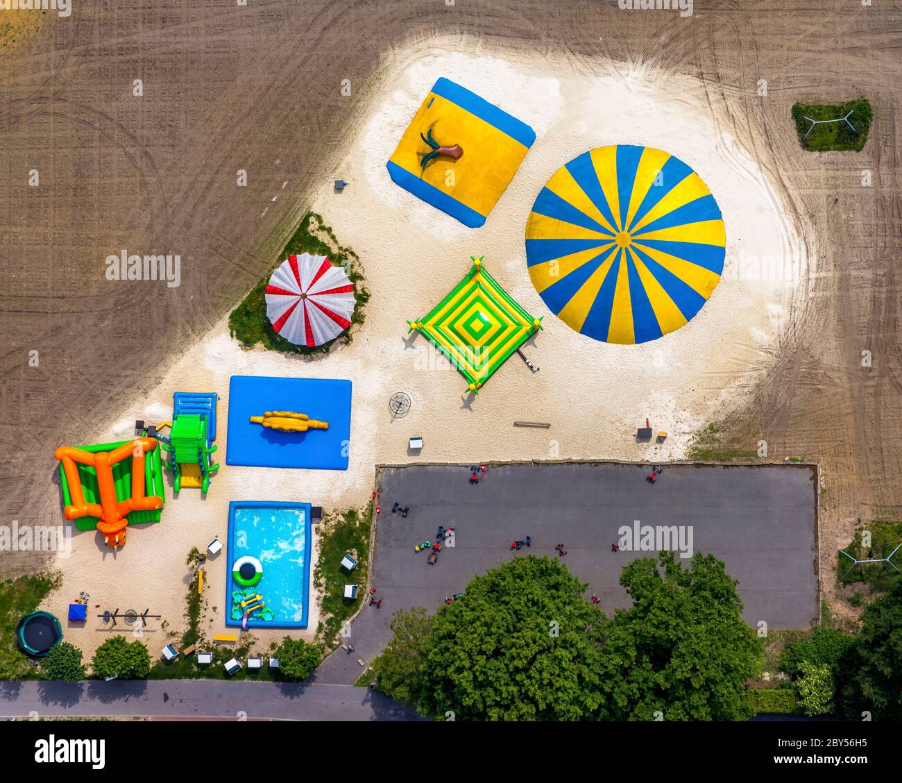 labyrinthe de maïs et parc d'attractions avec châteaux de rebondissements. 23.05.2019, vue aérienne, Allemagne, Rhénanie-du-Nord-Westphalie, Haltern am See Banque D'Images