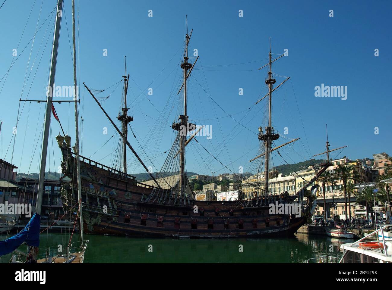 Bateau pirate Neptune dans l'Antico de Porto du Gén Banque D'Images