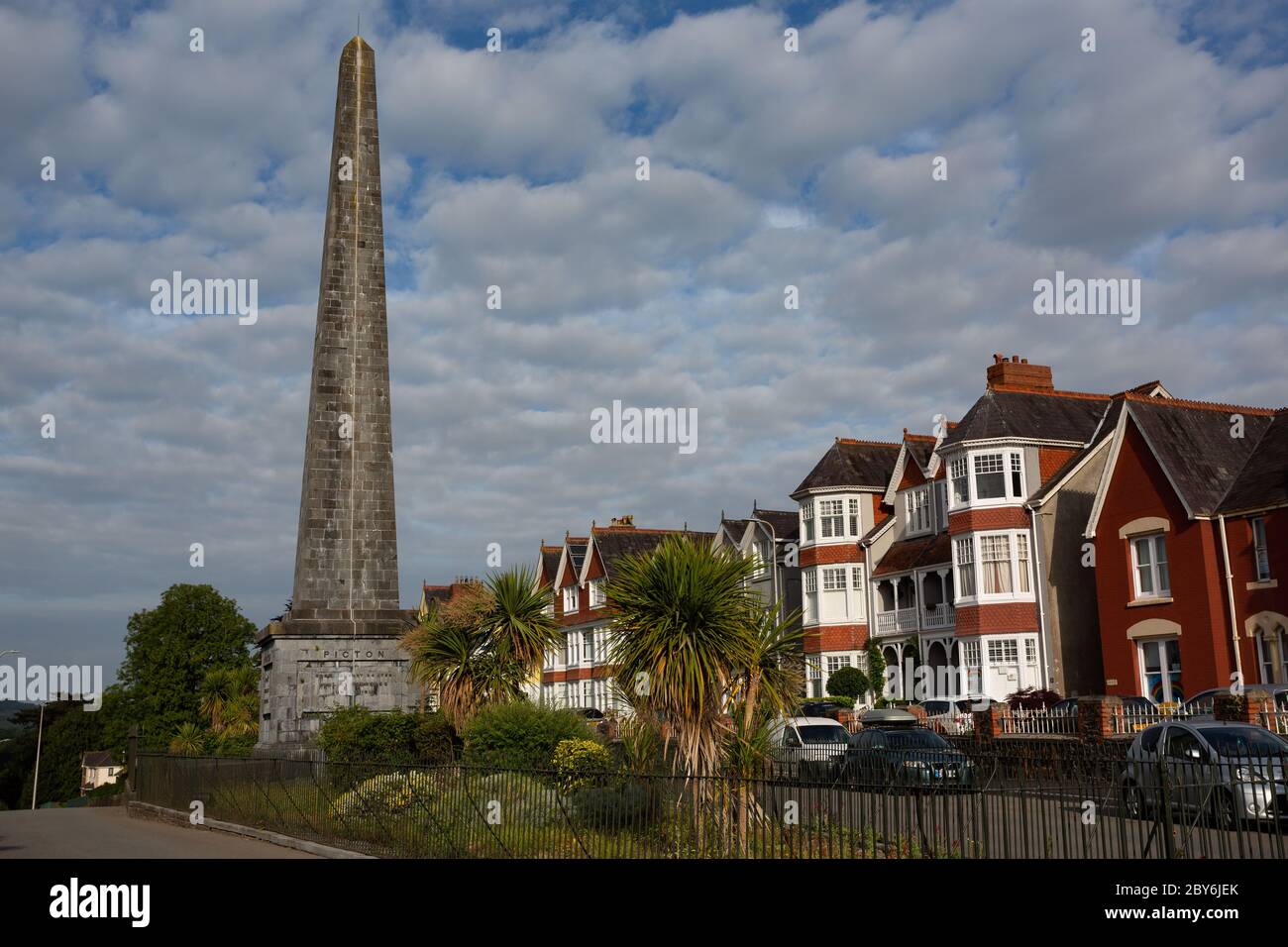 Carmarthen, Royaume-Uni. 9 juin 2020. Monument à Carmarthen au général Thomas Picton qui est mort à la bataille de Waterloo mais qui était le gouverneur brutal de Trinidad et partisan du commerce des esclaves. Le monument a été examiné à la suite de la mort de George Floyd et de l'accent mis sur les statues et les monuments qui célèbrent les personnes associées à la traite des esclaves. Crédit: Gruffydd Ll. Thomas/Alay Live News Banque D'Images