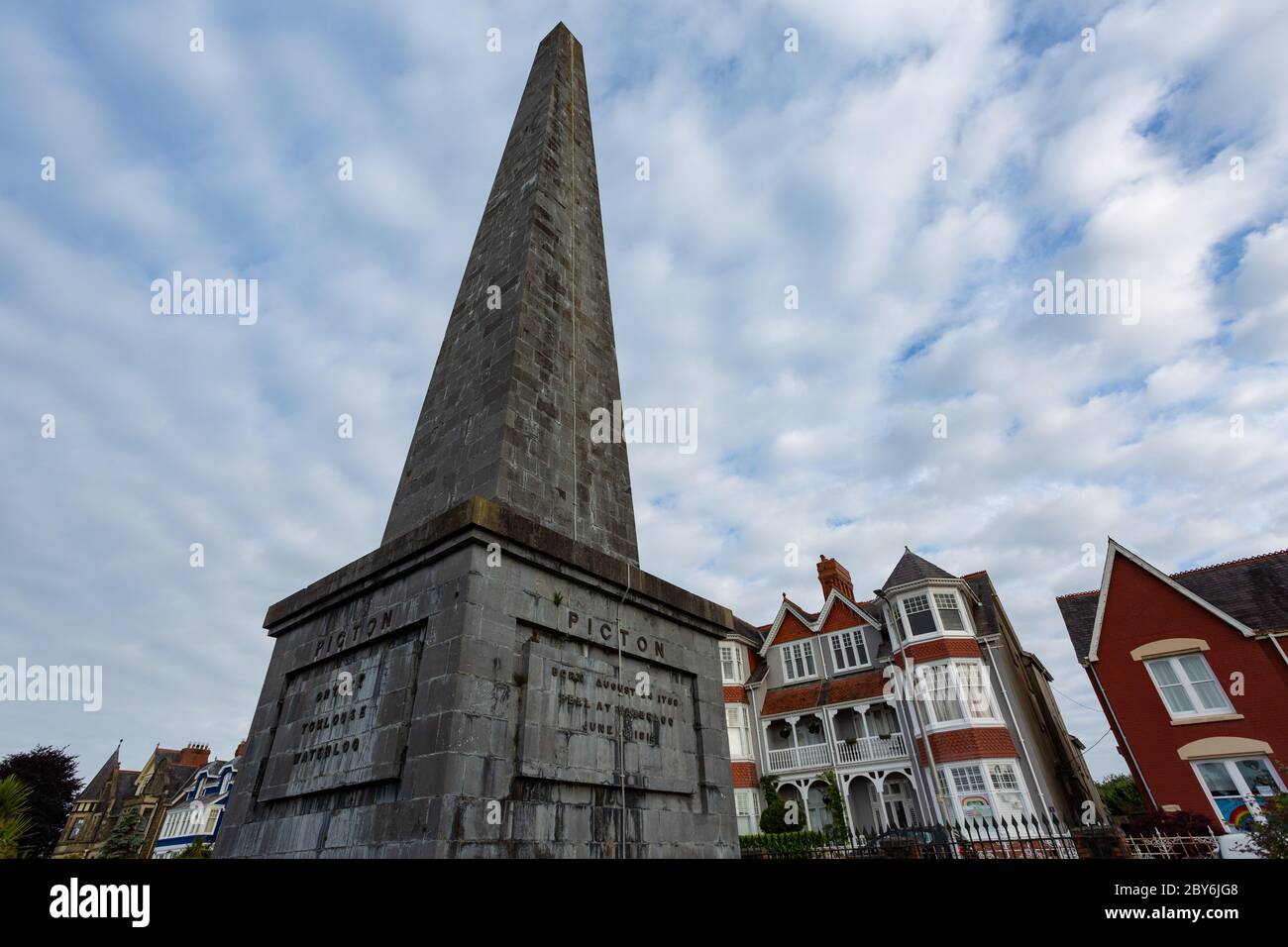 Carmarthen, Royaume-Uni. 9 juin 2020. Monument à Carmarthen au général Thomas Picton qui est mort à la bataille de Waterloo mais qui était le gouverneur brutal de Trinidad et partisan du commerce des esclaves. Le monument a été examiné à la suite de la mort de George Floyd et de l'accent mis sur les statues et les monuments qui célèbrent les personnes associées à la traite des esclaves. Crédit: Gruffydd Ll. Thomas/Alay Live News Banque D'Images