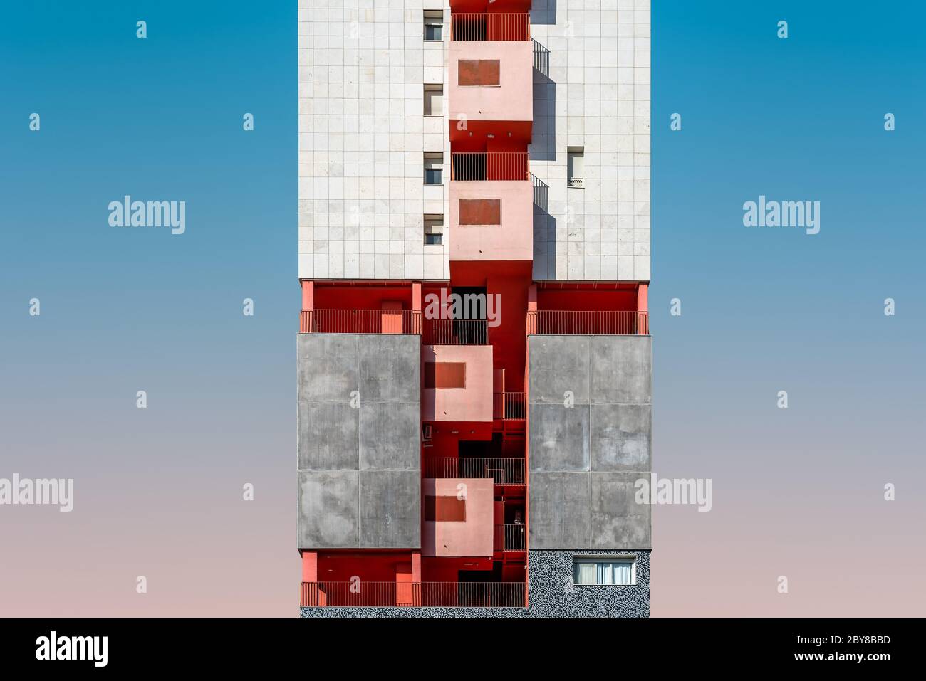 Madrid, Espagne - 6 juin 2020 : immeuble Mirador dans le quartier Sanchinarro de Madrid. Il a été conçu par le studio d'architectes néerlandais MVRDV Banque D'Images
