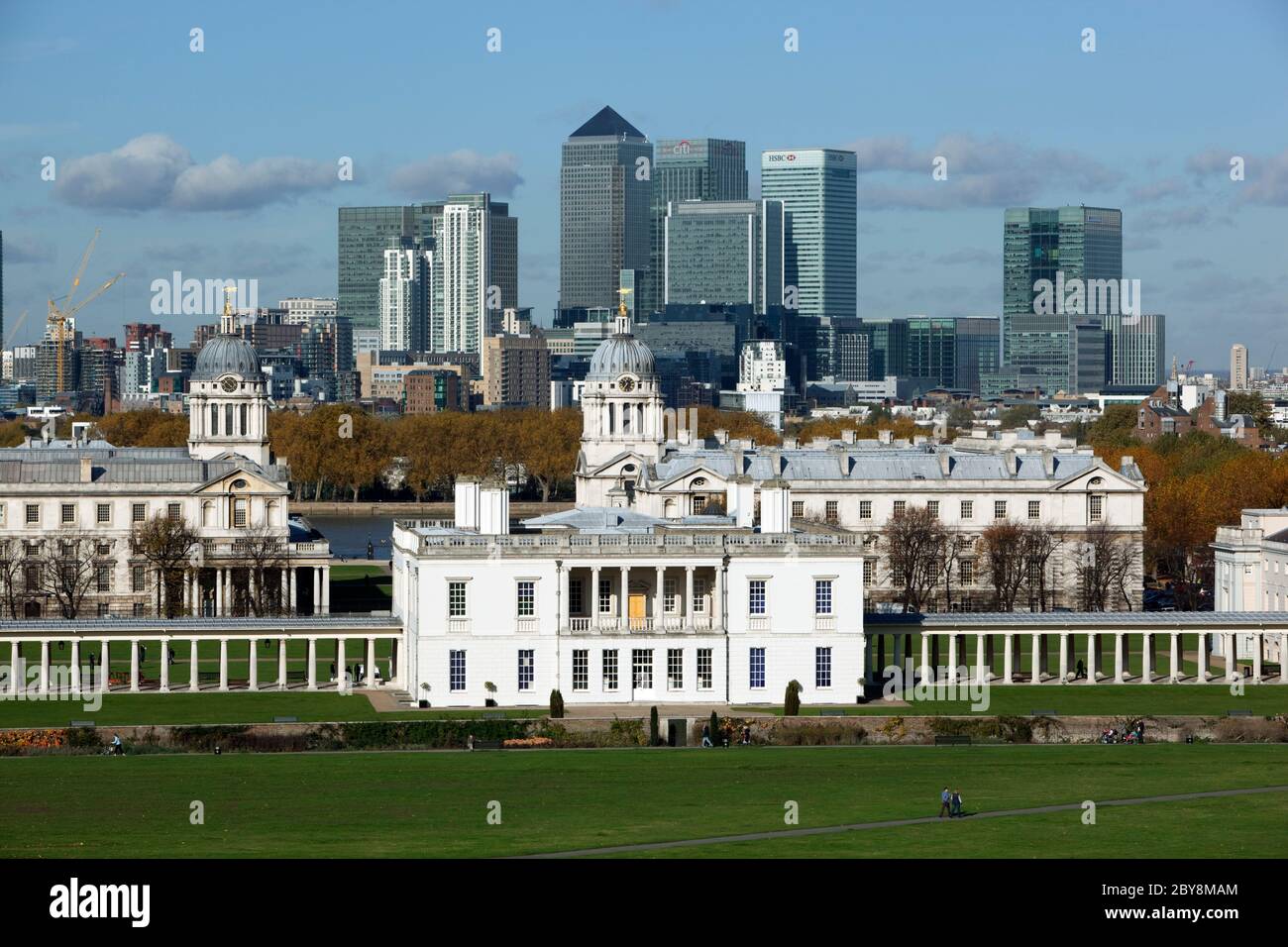 Angleterre - Londres - Greenwich - vue de Greenwich Park en automne au Royal Naval College, Queen's House et les tours de Canary Wharf Banque D'Images